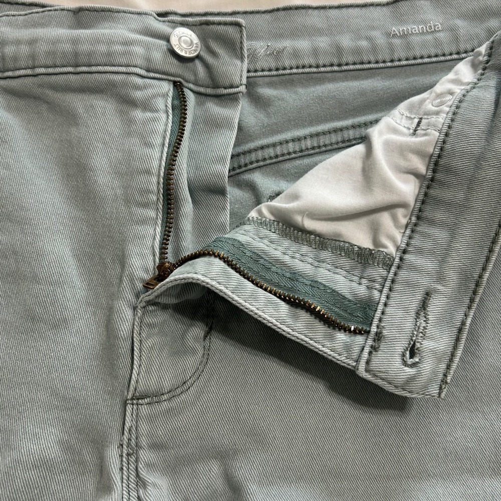 Gloria Vanderbilt Amanda Sage Green Stretch Twill Shorts Womens 18 High Rise 6in - Picture 5 of 13